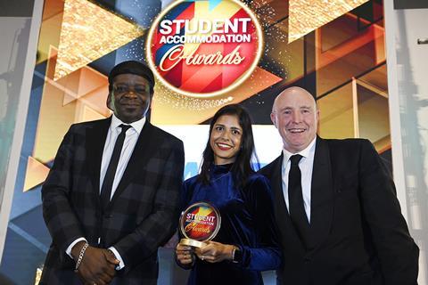 Justin Harley of Yardi presents Nido’s Suraiya Comunello with the International Operator prize